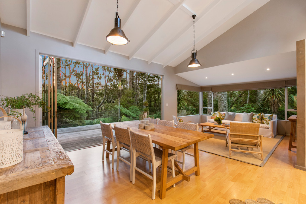 A Titirangi take on the Good Life!