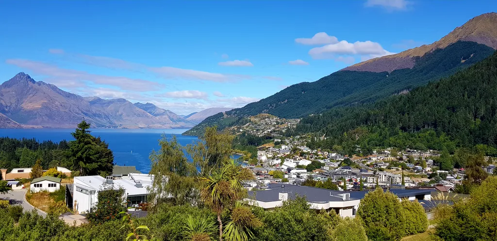 Prominently Positioned on Queenstown Hill