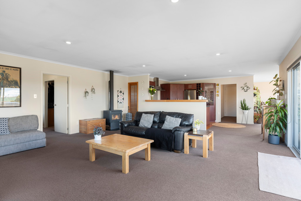 Stylish With Views In Acacia Bay