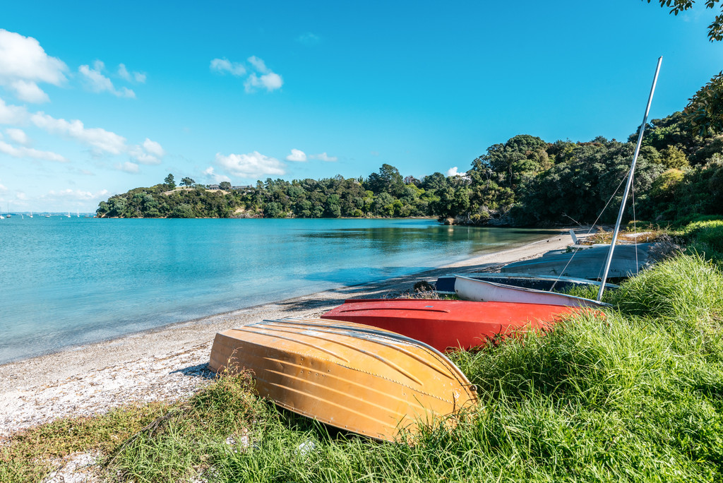 Iconic Waterfront - The Winemaker's Home