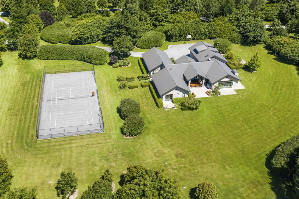 Mature Rural Setting In Central Dalefield