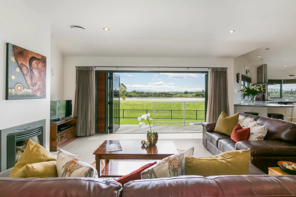 Clive Entertainer With River Vistas 