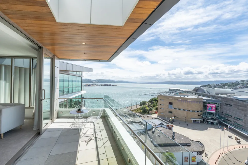 LUXURIOUS PENTHOUSE WITH WATER VIEWS
