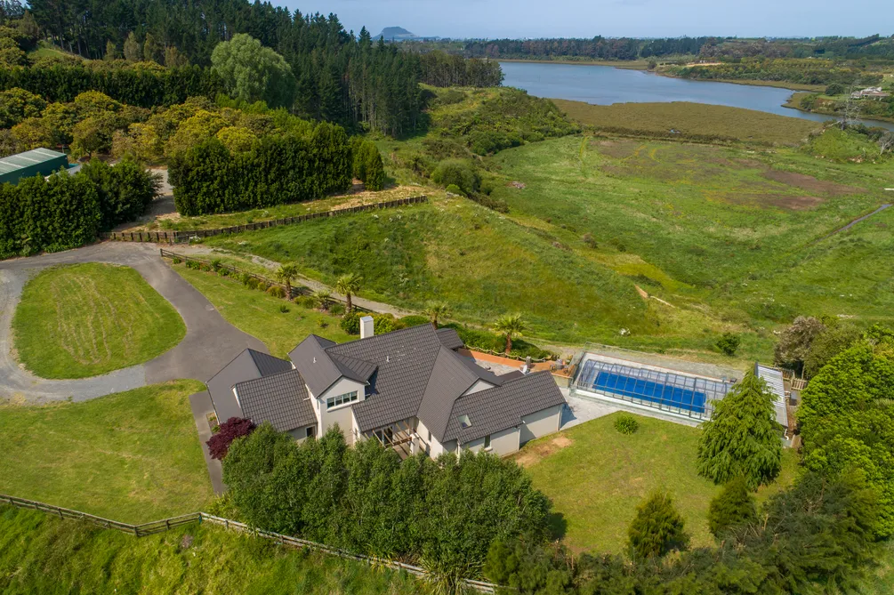 Secluded country living with Estuary outlook