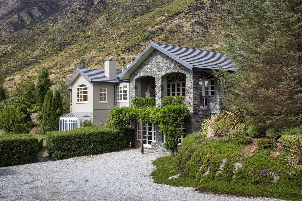 Opulent Gibbston Valley Residence and Vineyard