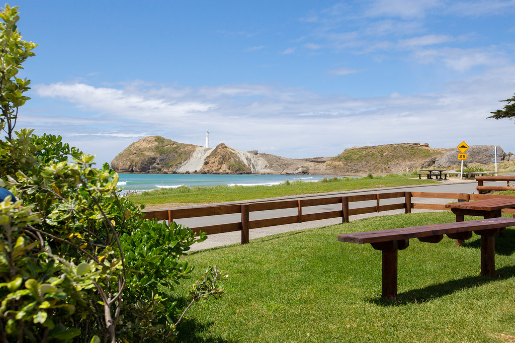 Idyllic Castlepoint Beachfront Bach