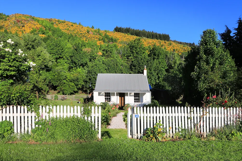 Historical Gold Miners Cottage - Arrow Junction