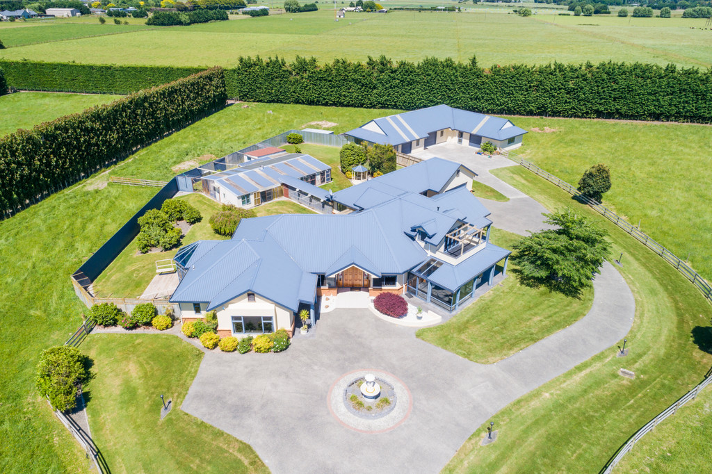 Large Lifestyle Oasis with 20 Car Workshop