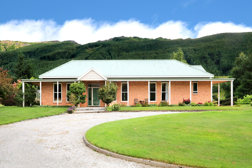 12 Acre Established Lifestyle Property
