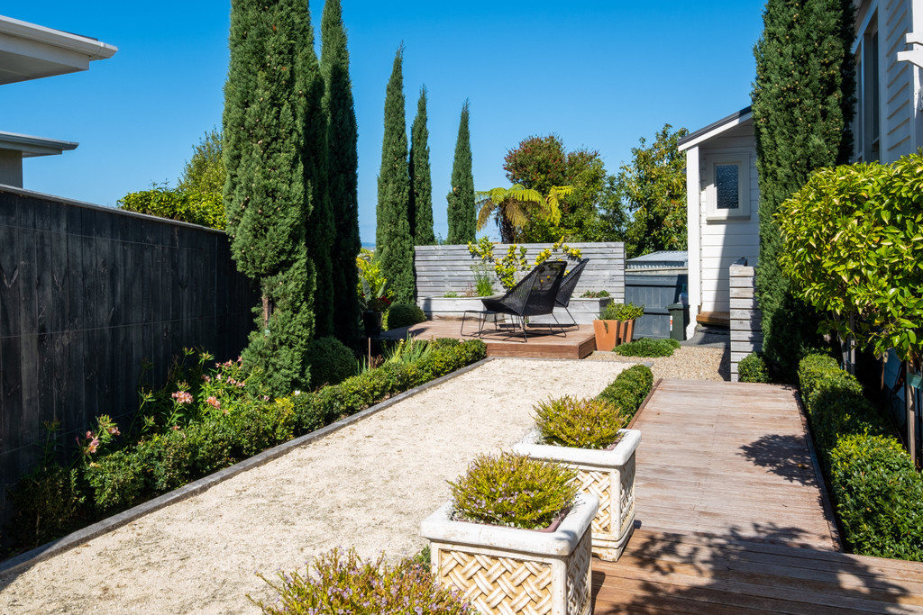 Exceptional Family Living Close to the City 