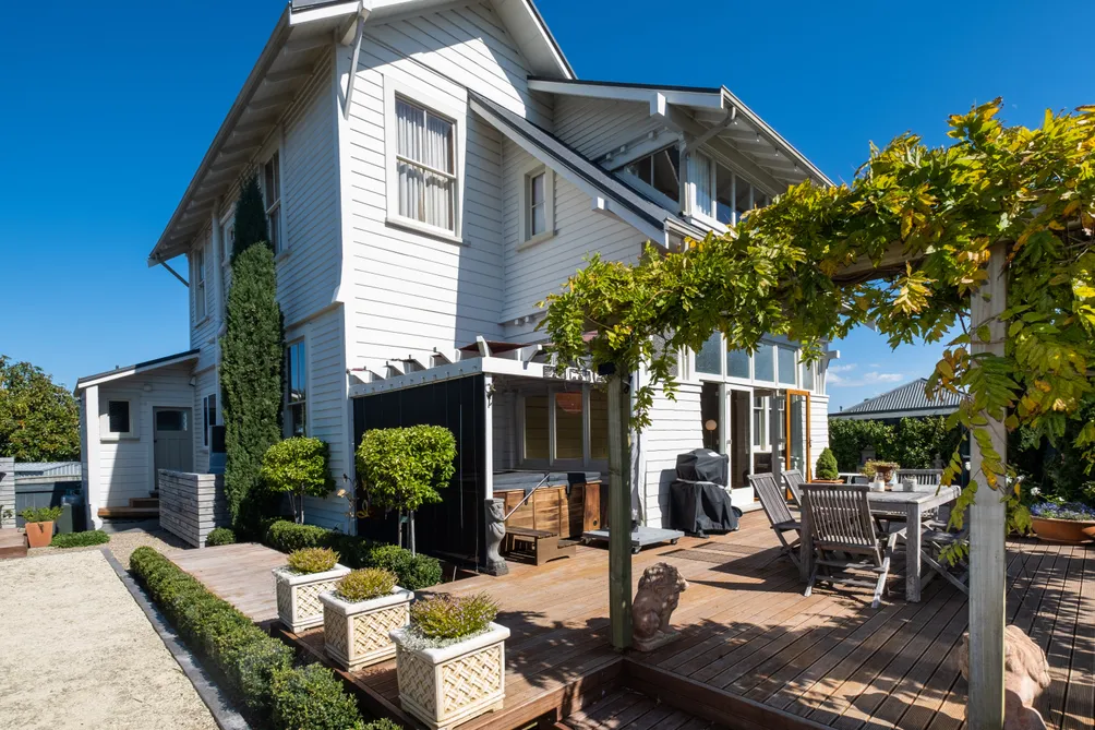 Exceptional Family Living Close to the City 