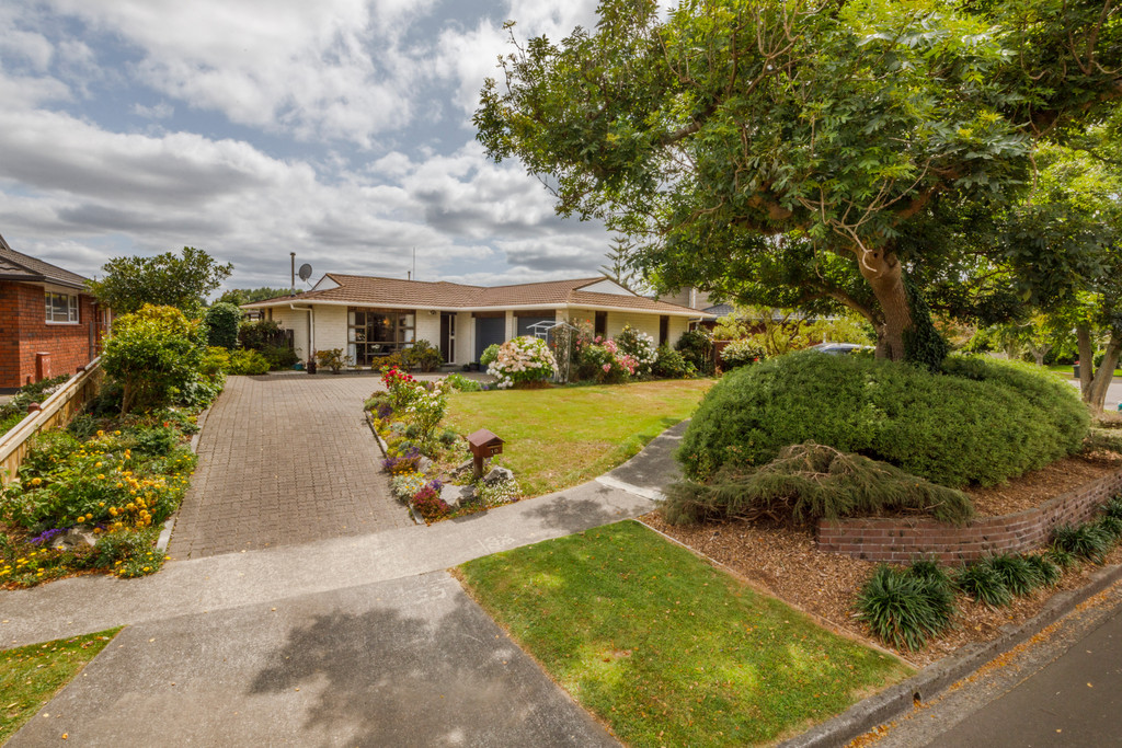 Traditional Brick Home -  Reserves and Walkways 