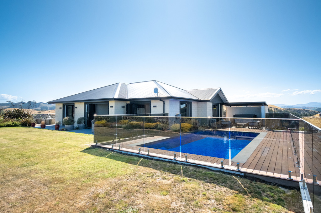 Your Slice Of Seafield Paradise