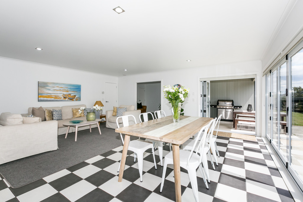Absolutely Fabulous Arataki Abode