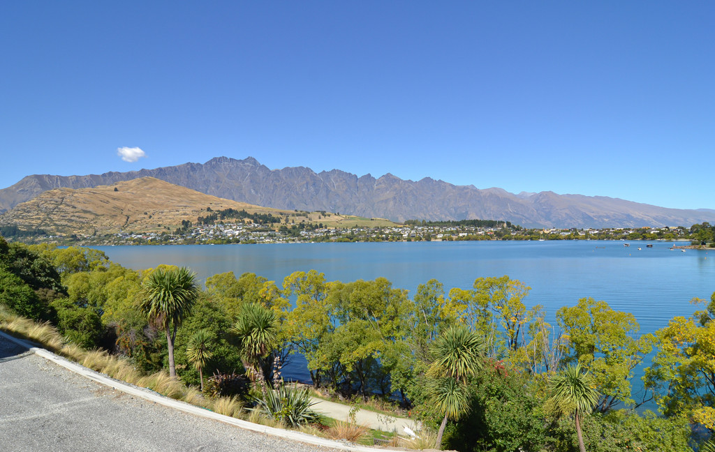 Queenstown's Preeminent Lakefront Position