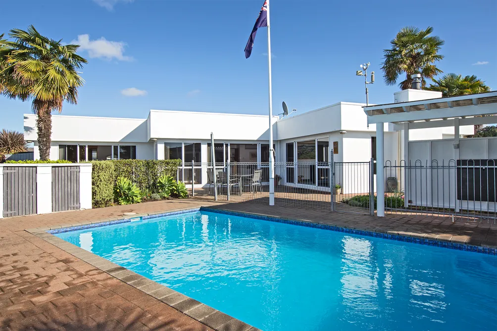 The Ultimate Entertainer - Location Plus