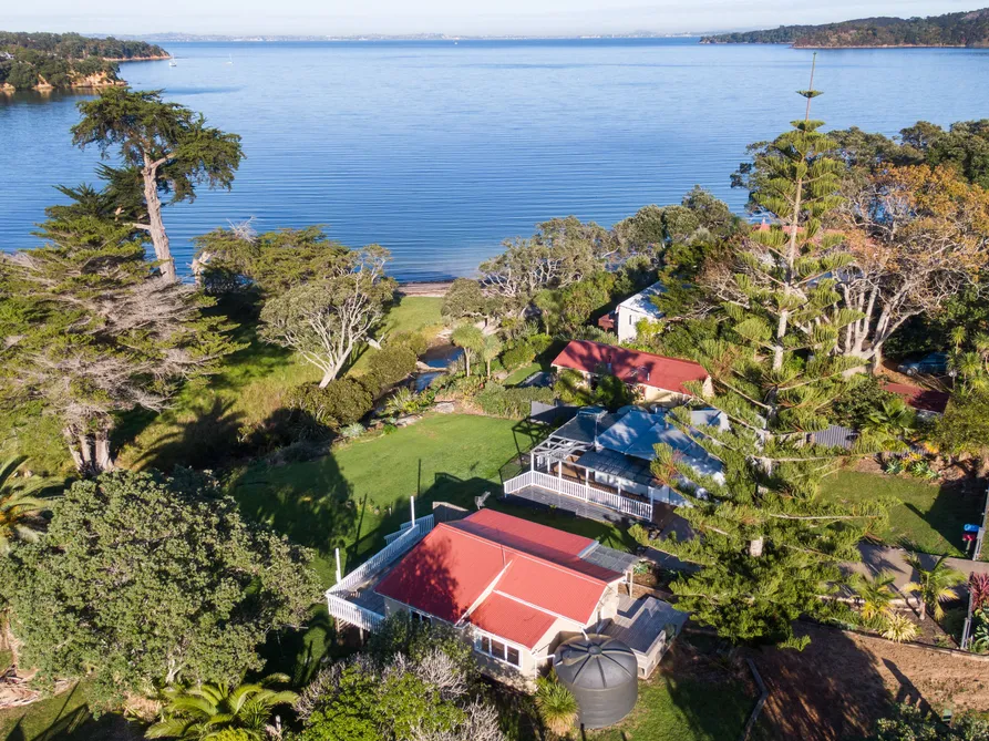 Cottage By The Sea 