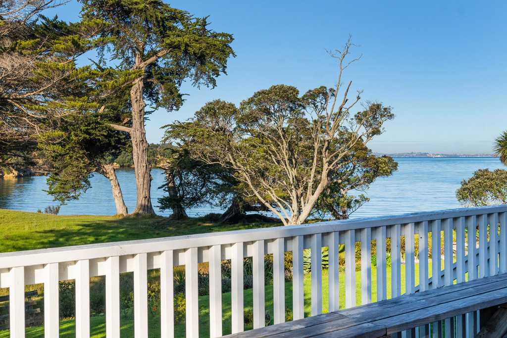 Cottage By The Sea 
