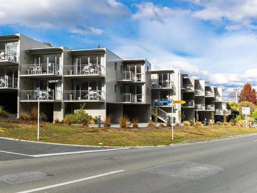 Central Queenstown Apartment 