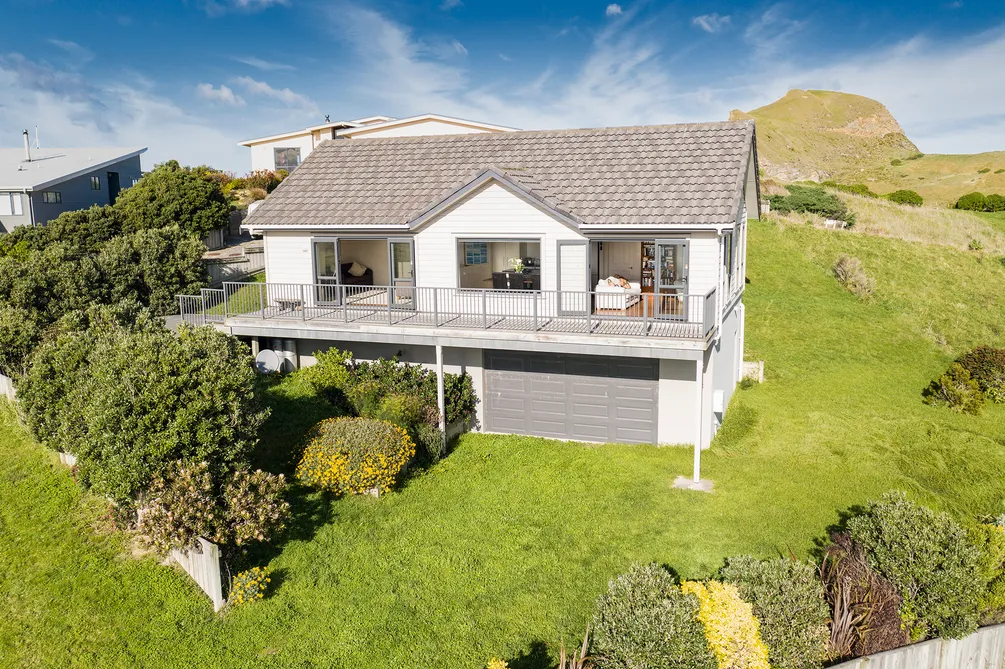 Contemporary Castlepoint Holiday Home
