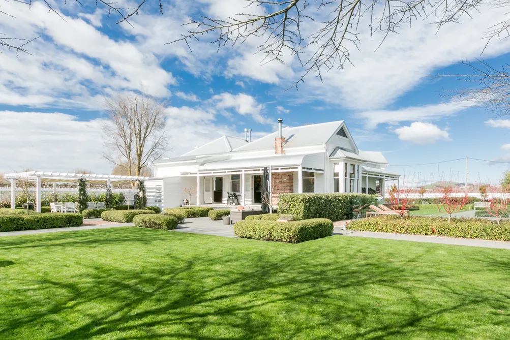 Villa And Grounds With X Factor