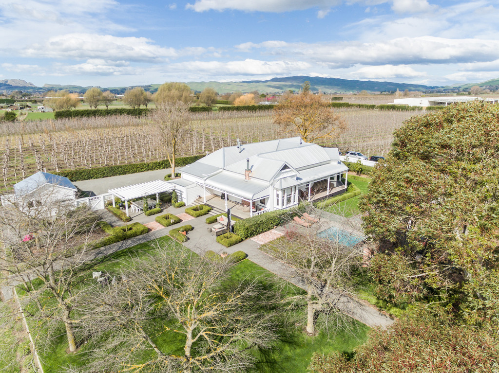 Villa And Grounds With X Factor