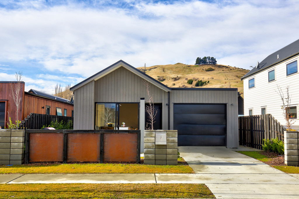 Bridesdale Beauty on Lorne