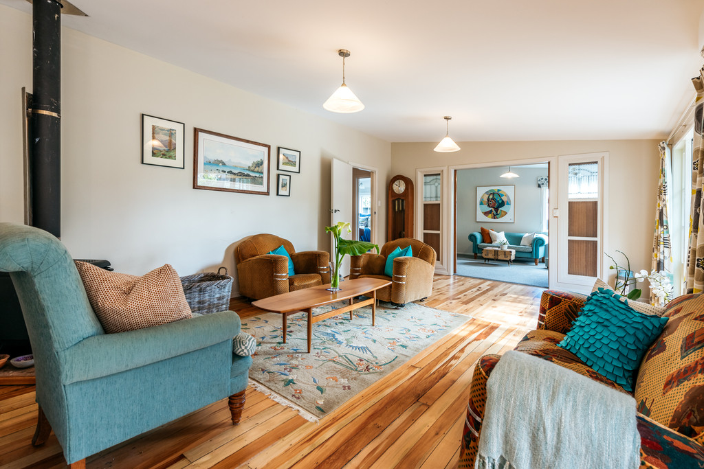 Serene Kiwiana retreat in exclusive street