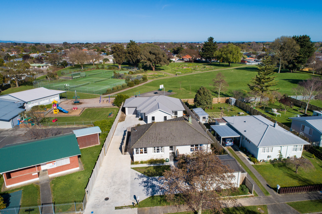 Parks and Tennis Court - Recreational Lifestyle 