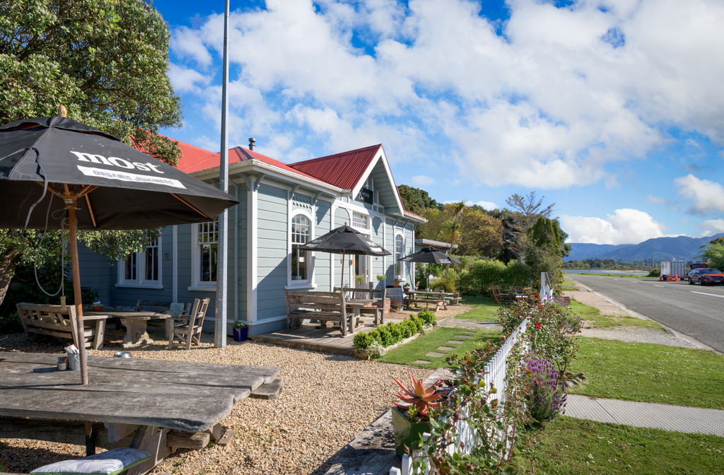 The Courthouse Cafe 