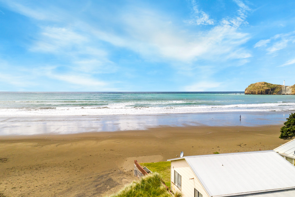 Beachfront Iconic Kiwi Bach