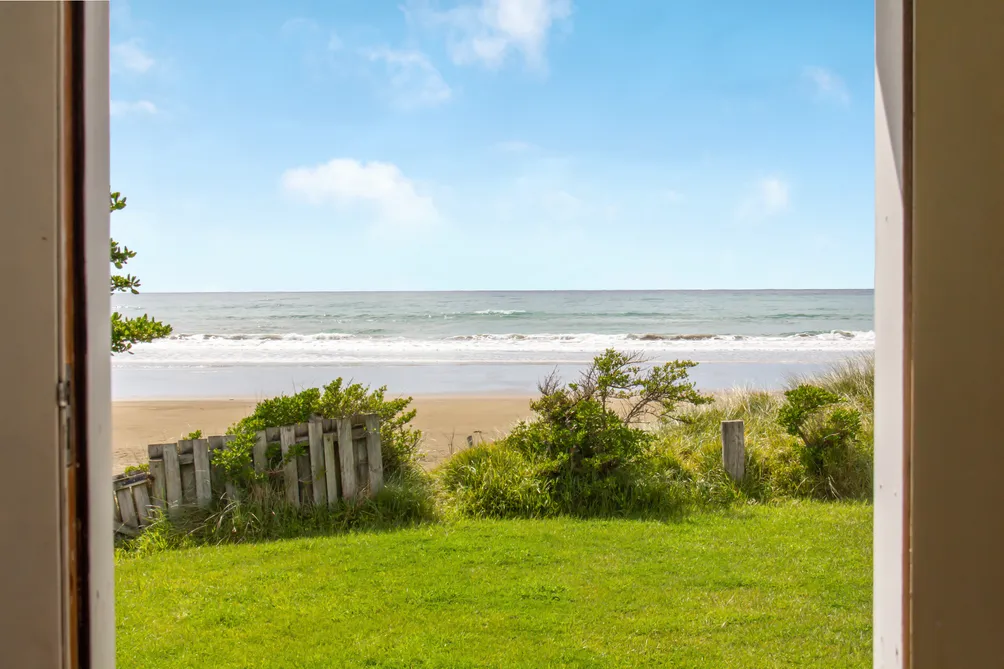 Beachfront Iconic Kiwi Bach