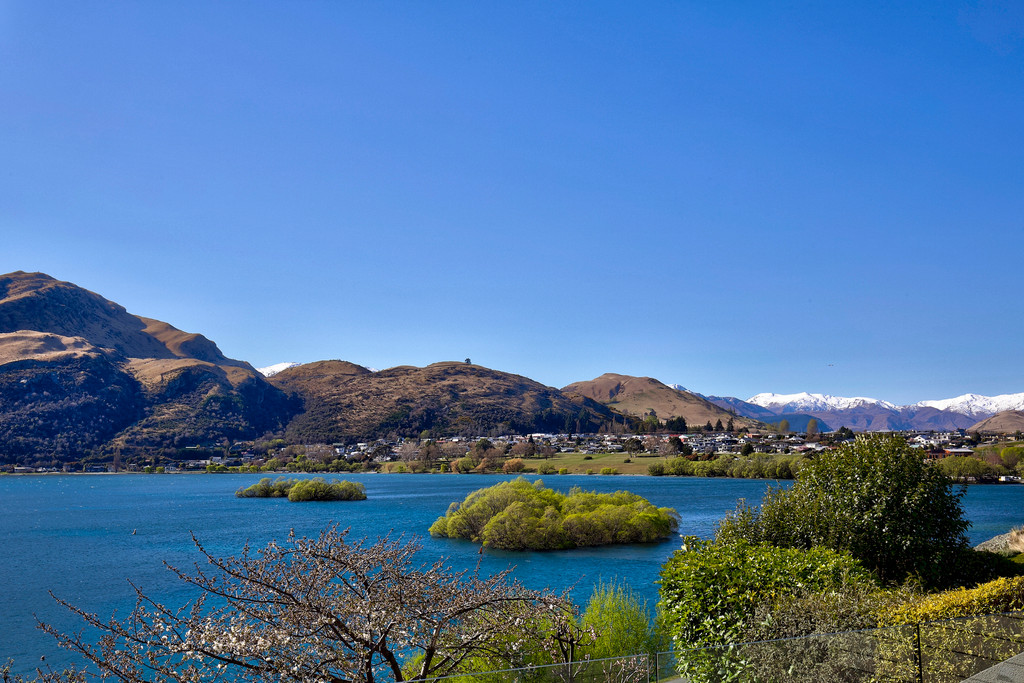Prestigious Queenstown Lakeside Address