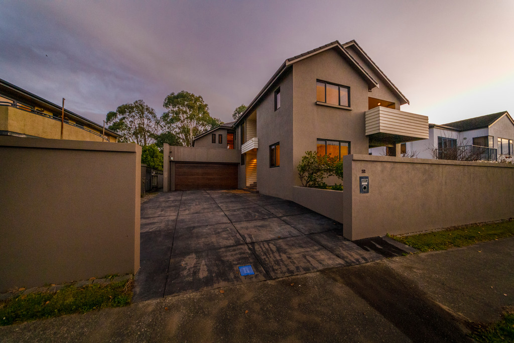 Five Bedrooms and Tranquil Views on Ruapehu