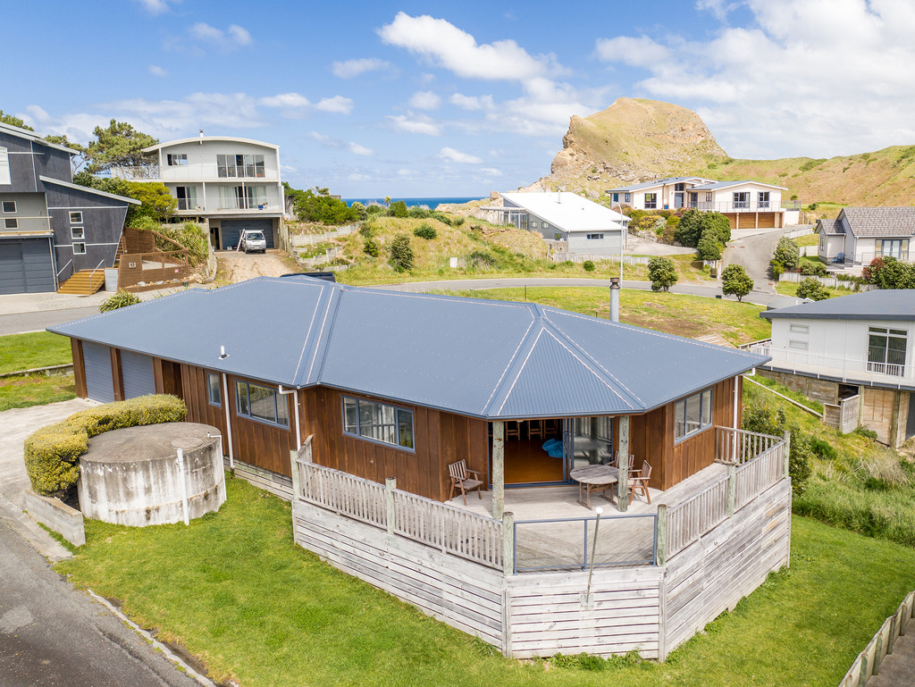 Contemporary Castlepoint Holiday Home