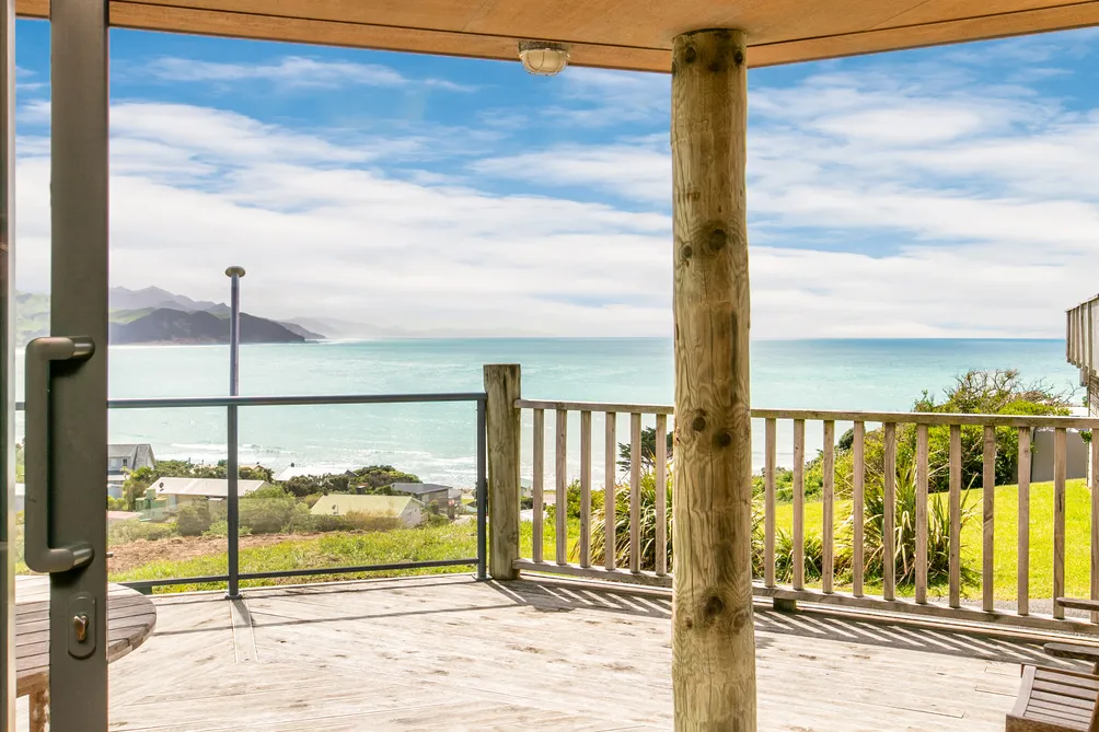 Contemporary Castlepoint Holiday Home