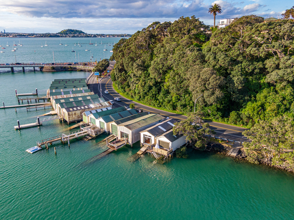 Iconic Boatshed Splendour