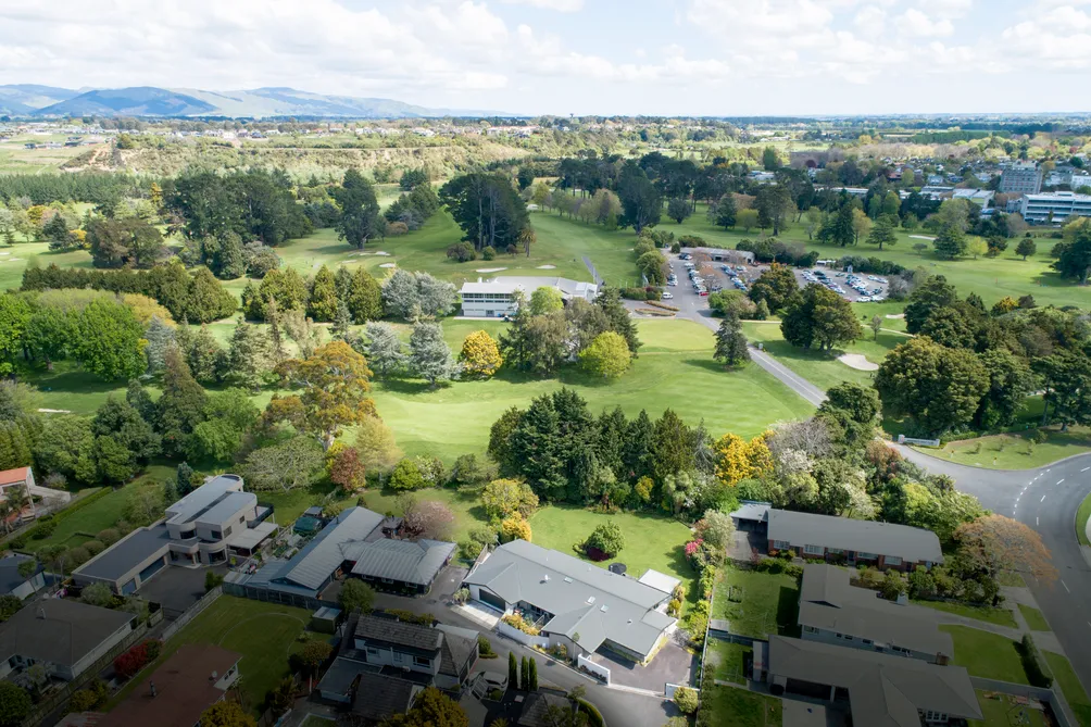 Parklike Hokowhitu Golf Course Lifestyle 