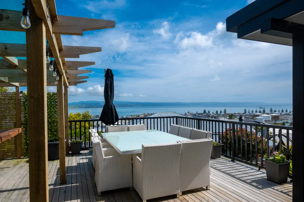 Spacious Stylish And Sunny