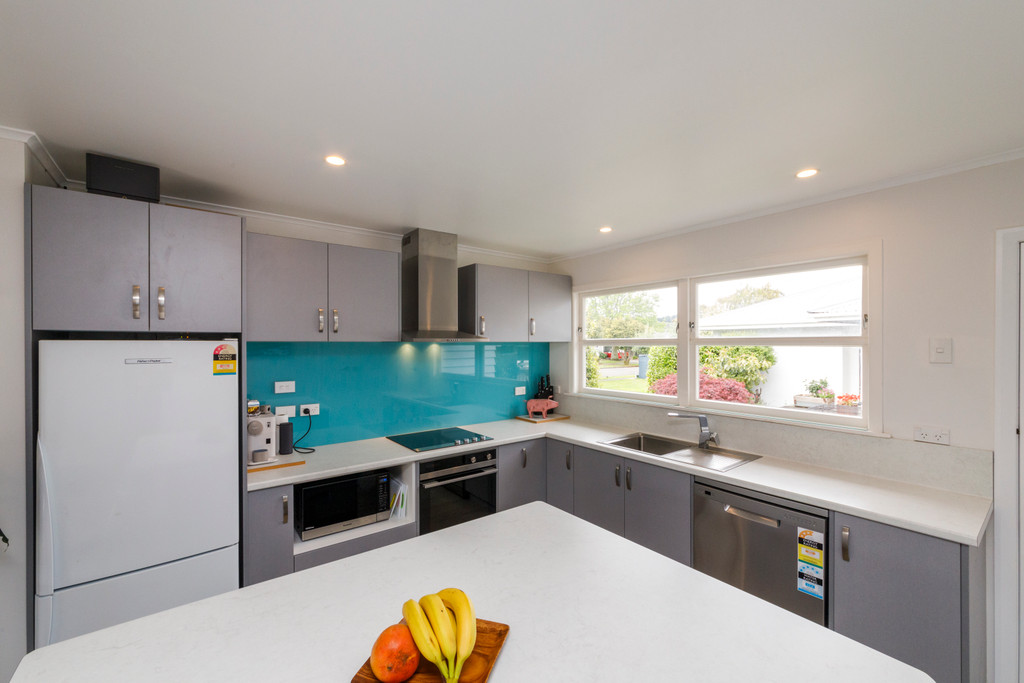 Neighbourly Four Bedroom Hokowhitu Family Home