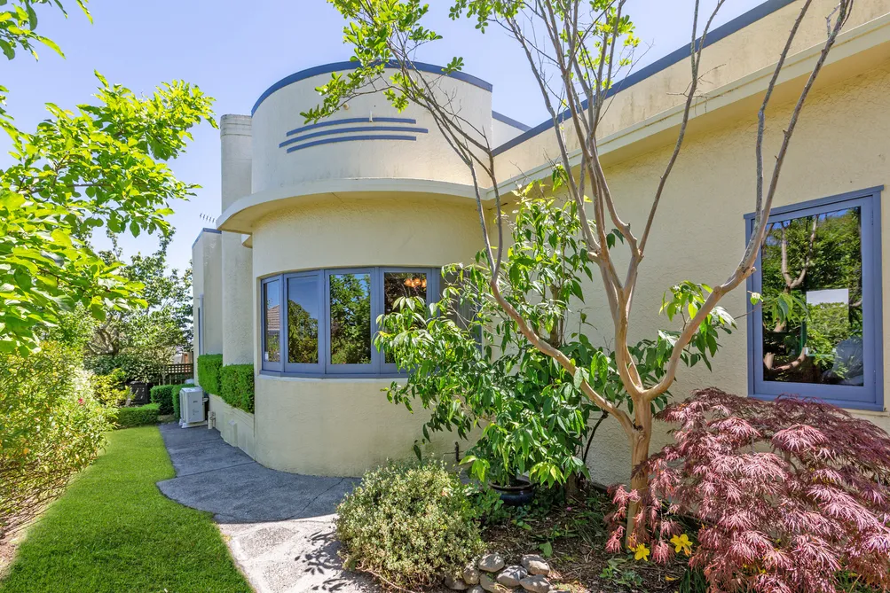 Charming Art Deco