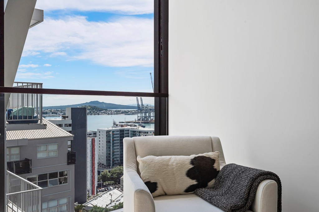 Stunning Light filled Corner Apartment