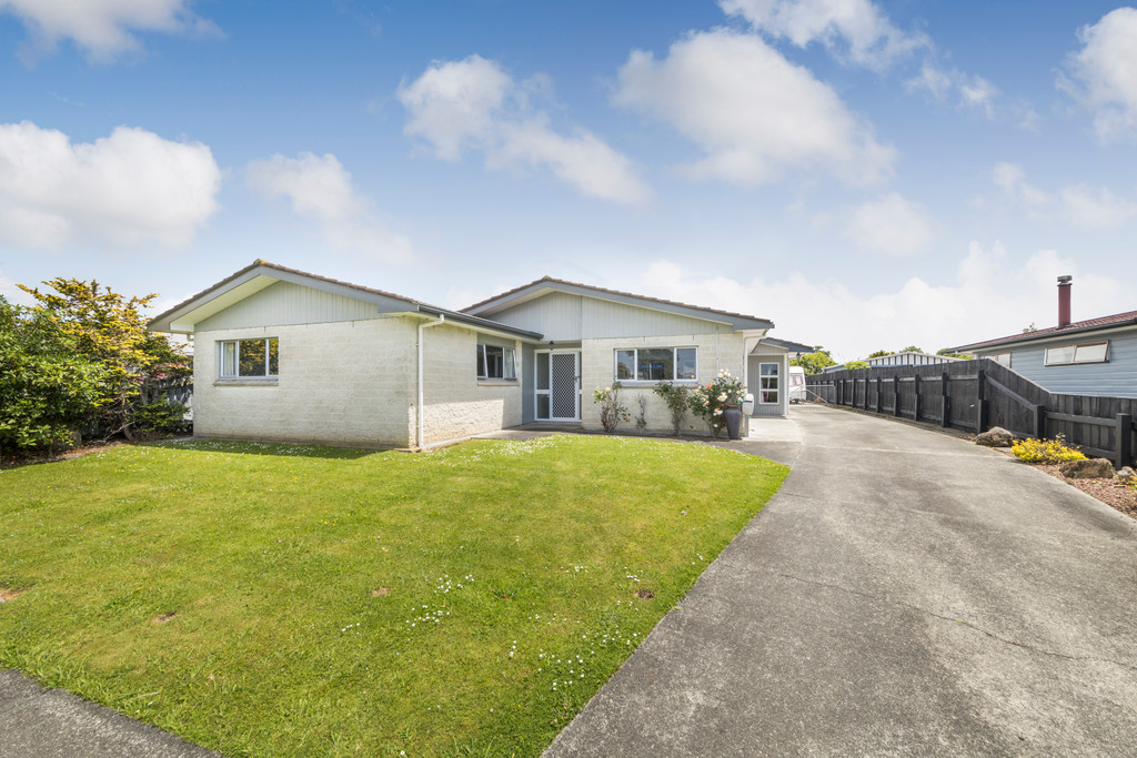 Four Bedroom Brick Home on the Walkway