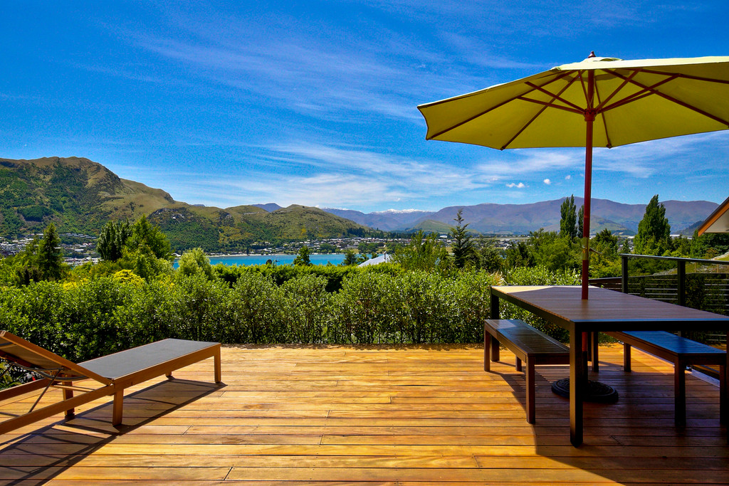 Live Without Compromise - Sun, Space and Views