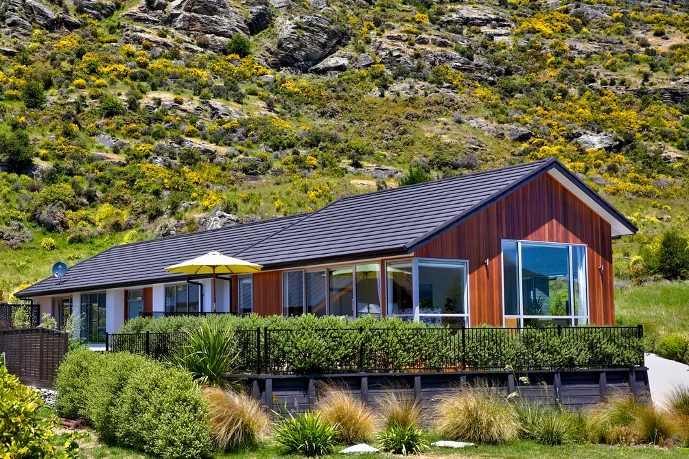 Live Without Compromise - Sun, Space and Views