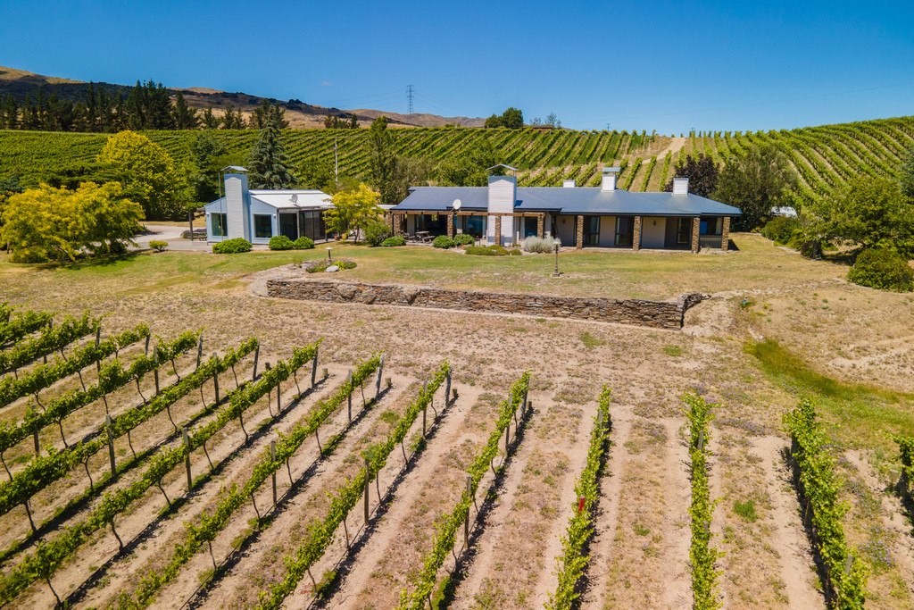 Quintessential Bannockburn - Rustic Charm & Views