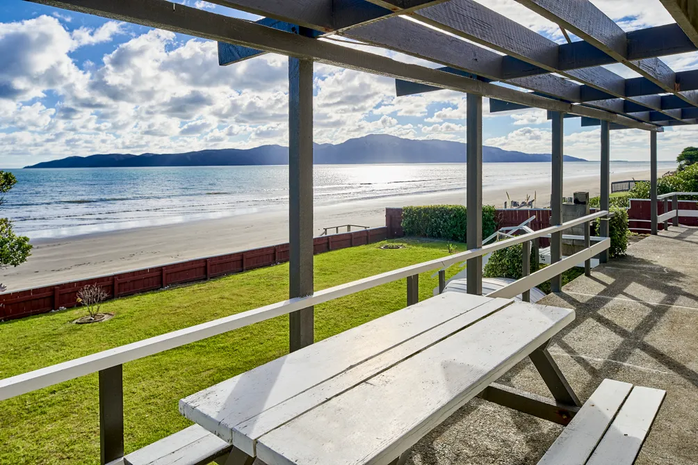 Waterfont Location - Sun, Space and Stunning Views