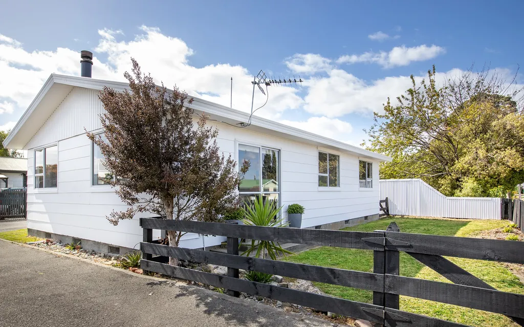 Exceptional Presented Town House
