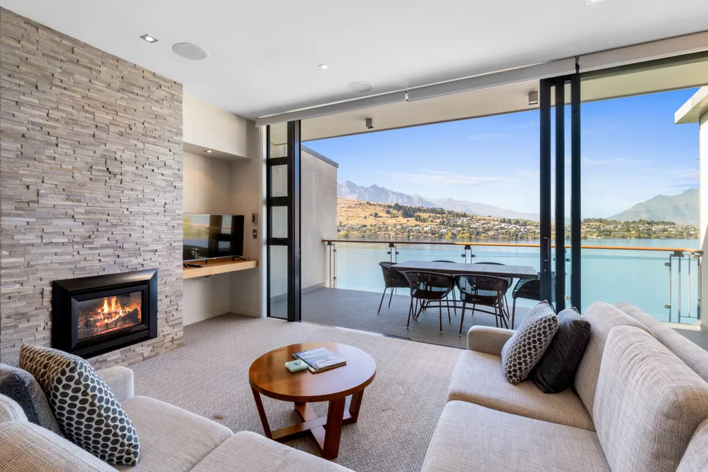 Executive Lake View Penthouse