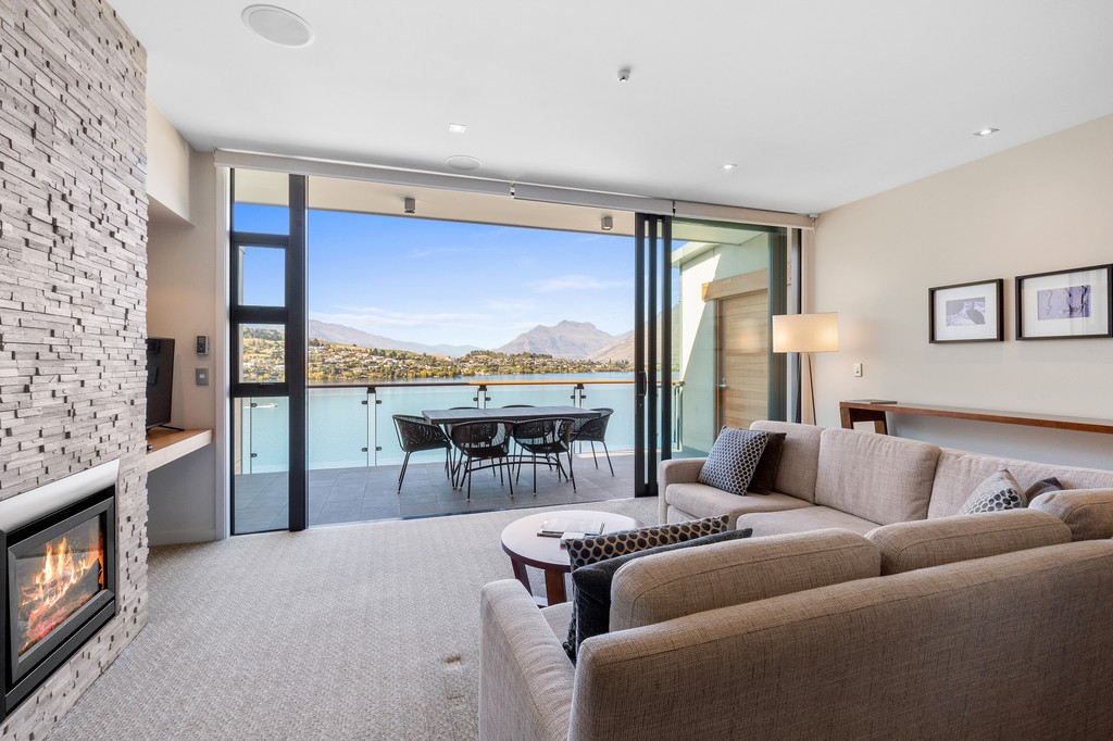 Executive Lake View Penthouse